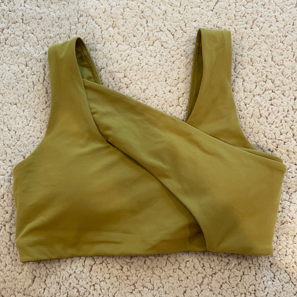 Lululemon sports bra